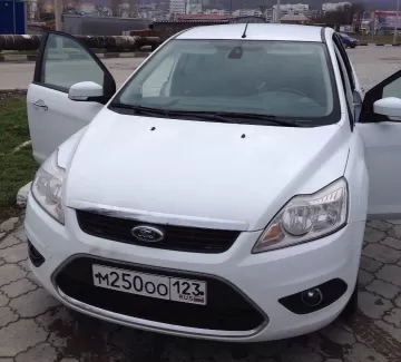 Купить Ford Focus 1600 см3 АКПП (125 л.с.) Бензин инжектор в Новороссийск: цвет белый Хетчбэк 2011 года по цене 487000 рублей, объявление №3367 на сайте Авторынок23