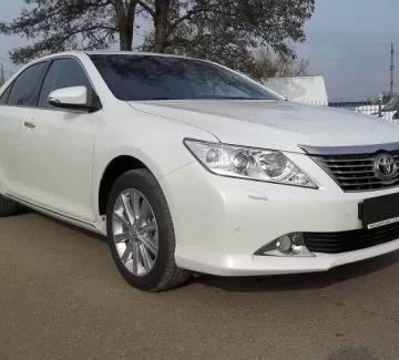 Купить Toyota Camry 2500 см3 АКПП (181 л.с.) Бензин инжектор в Кропоткин: цвет белый перламутр Седан 2014 года по цене 1260000 рублей, объявление №5526 на сайте Авторынок23