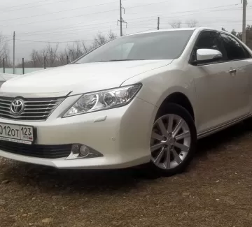 Купить Toyota Camry 2500 см3 АКПП (181 л.с.) Бензин инжектор в Кропоткин: цвет белый перламутр Седан 2014 года по цене 1370000 рублей, объявление №3809 на сайте Авторынок23