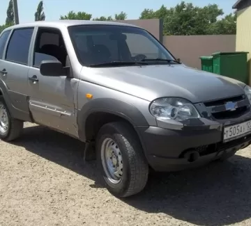 Купить Chevrolet Niva (212300-55) 1700 см3 МКПП (80 л.с.) Бензин инжектор в Кропоткин: цвет серебро Внедорожник 2011 года по цене 300000 рублей, объявление №4277 на сайте Авторынок23