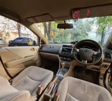 Купить Honda City 1500 см3 CVT (110 л.с.) Бензин инжектор в Сочи: цвет Золотой Седан 2004 года по цене 175000 рублей, объявление №20075 на сайте Авторынок23