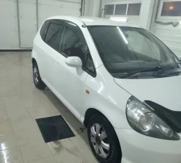 Купить Honda Fit 1300 см3 АКПП (86 л.с.) Бензин инжектор в Старотитаровская : цвет Белый Хетчбэк 2001 года по цене 390000 рублей, объявление №24421 на сайте Авторынок23