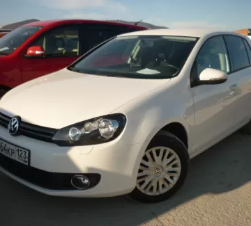 Купить Volkswagen Golf 1400 см3 АКПП (122 л.с.) Бензин инжектор в Новороссийск: цвет белый Хетчбэк 2012 года по цене 710000 рублей, объявление №526 на сайте Авторынок23