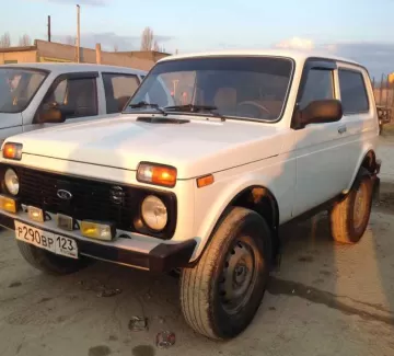 Купить ВАЗ (LADA) Niva 1700 см3 МКПП (81 л.с.) Бензиновый в Новоросийск: цвет белый Внедорожник 2012 года по цене 300000 рублей, объявление №849 на сайте Авторынок23