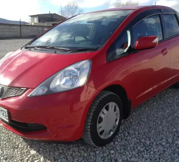 Купить Honda Fit 1300 см3 АКПП (100 л.с.) Бензиновый в Новороссийск: цвет красный Хетчбэк 2009 года по цене 385000 рублей, объявление №717 на сайте Авторынок23