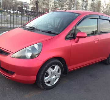 Купить Honda Fit 1300 см3 АКПП (86 л.с.) Бензин инжектор в Новороссийск: цвет красный Хетчбэк 2001 года по цене 249000 рублей, объявление №3017 на сайте Авторынок23