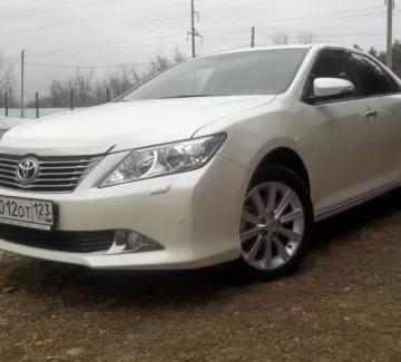 Купить Toyota Camry 2500 см3 АКПП (181 л.с.) Бензин инжектор в Кропоткин: цвет белый перламутр Седан 2014 года по цене 1450000 рублей, объявление №3529 на сайте Авторынок23