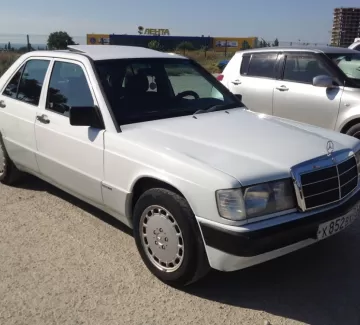 Купить Mercedes-Benz E 200 2000 см3 МКПП (122 л.с.) Бензин инжектор в Новороссийск: цвет белый Седан 1990 года по цене 195000 рублей, объявление №1575 на сайте Авторынок23