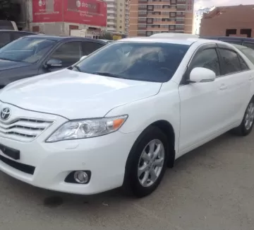 Купить Toyota Camry 2400 см3 АКПП (181 л.с.) Бензин инжектор в Новороссийск: цвет белый Седан 2011 года по цене 900000 рублей, объявление №1930 на сайте Авторынок23