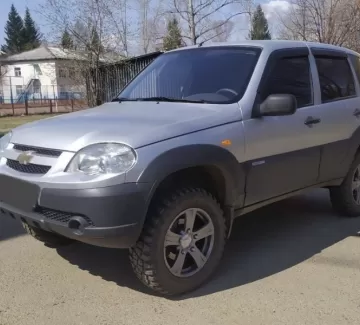 Купить Chevrolet Niva 1700 см3 МКПП (80 л.с.) Бензин карбюратор в Краснодар: цвет Серый Хетчбэк 2010 года по цене 190000 рублей, объявление №24982 на сайте Авторынок23