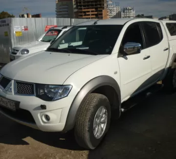 Купить Mitsubishi L- 200 2500 см3 АКПП (138 л.с.) Дизель турбонаддув в Крымске: цвет белый Внедорожник 2012 года по цене 1150000 рублей, объявление №119 на сайте Авторынок23