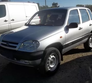 Купить Chevrolet Niva, 1700 см3 МКПП (80 л.с.) Бензин инжектор в Кропоткин: цвет серебро Внедорожник 2008 года по цене 300000 рублей, объявление №2273 на сайте Авторынок23