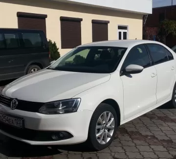 Купить Volkswagen Jetta 1400 см3 АКПП (122 л.с.) Бензин турбонаддув в Краснодар: цвет Белый Седан 2012 года по цене 680000 рублей, объявление №2464 на сайте Авторынок23