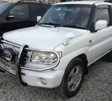 Купить Mitsubishi Pajero iO 1800 см3 АКПП (136 л.с.) Бензин инжектор в Новороссийск: цвет белый Внедорожник 2000 года по цене 300000 рублей, объявление №879 на сайте Авторынок23