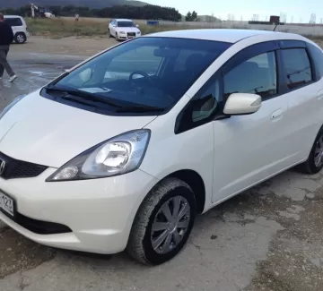 Купить Honda Fit 1400 см3 АКПП (99 л.с.) Бензин инжектор в Новороссийск: цвет белый Хетчбэк 2009 года по цене 385000 рублей, объявление №1587 на сайте Авторынок23