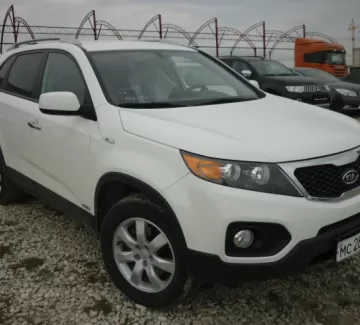 Купить KIA Sorento 2400 см3 АКПП (174 л.с.) Бензин инжектор в Новоросийск: цвет белый Кроссовер 2010 года по цене 890000 рублей, объявление №149 на сайте Авторынок23