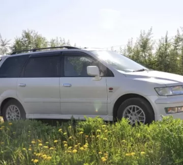 Купить Mitsubishi Chariot 2400 см3 АКПП (165 л.с.) Бензин инжектор в Геленджик: цвет Белый-перламутр Минивэн 1999 года по цене 530000 рублей, объявление №19100 на сайте Авторынок23