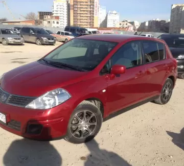 Купить Nissan Tiida 1600 см3 АКПП (110 л.с.) Бензиновый в Новороссийск: цвет красный Хетчбэк 2008 года по цене 415000 рублей, объявление №745 на сайте Авторынок23