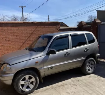 Купить Chevrolet Niva 1700 см3 МКПП (80 л.с.) Бензин карбюратор в Новомышастовская: цвет Серый Универсал 2010 года по цене 190000 рублей, объявление №24993 на сайте Авторынок23