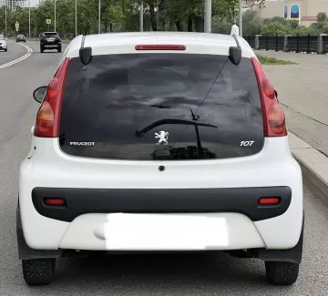 Купить Peugeot 107 1000 см3 АКПП (68 л.с.) Бензин инжектор в Краснодар: цвет Белый Хетчбэк 2011 года по цене 303000 рублей, объявление №25178 на сайте Авторынок23