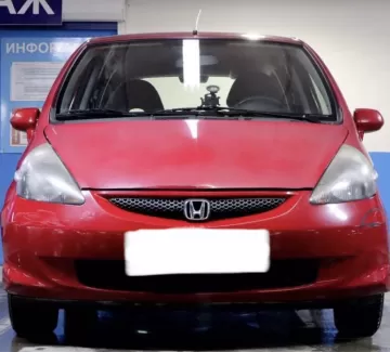 Купить Honda Jazz 1300 см3 АКПП (86 л.с.) Бензин инжектор в Каневская: цвет Красный Хетчбэк 2004 года по цене 360000 рублей, объявление №21781 на сайте Авторынок23