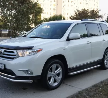 Купить Toyota Highlander 3500 см3 АКПП (249 л.с.) Бензин инжектор в Новороссийск: цвет белый Внедорожник 2012 года по цене 1550000 рублей, объявление №1801 на сайте Авторынок23