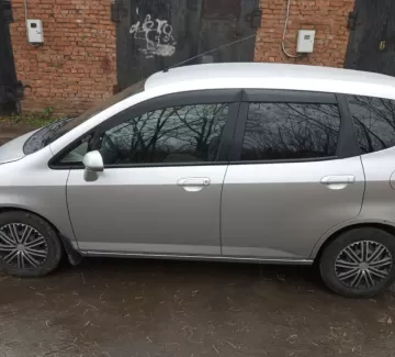 Купить Honda Fit 1300 см3 АКПП (86 л.с.) Бензин инжектор в Белореченск: цвет Серебристый Хетчбэк 2002 года по цене 475000 рублей, объявление №19810 на сайте Авторынок23