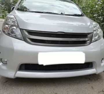 Купить Toyota Isis 2000 см3 CVT (155 л.с.) Бензин инжектор в Анапа : цвет Серебряный Минивэн 2005 года по цене 407000 рублей, объявление №22743 на сайте Авторынок23