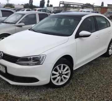 Купить Volkswagen Jetta 1600 см3 АКПП (105 л.с.) Бензин инжектор в Новороссийск: цвет белый Седан 2012 года по цене 675000 рублей, объявление №1343 на сайте Авторынок23