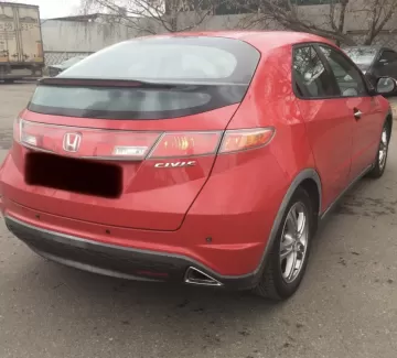 Купить Honda Civic 1800 см3 АКПП (140 л.с.) Бензин инжектор в Верхнебаканский: цвет Красный Хетчбэк 2008 года по цене 175000 рублей, объявление №20574 на сайте Авторынок23