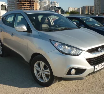 Купить Hyundai IX- 35 2000 см3 АКПП (150 л.с.) Бензин инжектор в Новоросийск: цвет серебристый металик Кроссовер 2010 года по цене 750000 рублей, объявление №127 на сайте Авторынок23