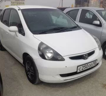 Купить Honda Fit 1300 см3 CVT (86 л.с.) Бензин инжектор в Новороссийск: цвет белый Хетчбэк 2002 года по цене 220000 рублей, объявление №1056 на сайте Авторынок23