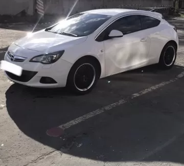 Купить Opel Astra GTC 2000 см3 АКПП (131 л.с.) Дизельный в Архипо Осиповка: цвет Белый Купе 2013 года по цене 700000 рублей, объявление №20926 на сайте Авторынок23