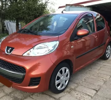 Купить Peugeot 107 1000 см3 АКПП (68 л.с.) Бензин инжектор в Новотиторовская: цвет Красный Хетчбэк 2011 года по цене 300000 рублей, объявление №25174 на сайте Авторынок23