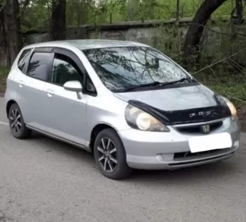 Купить Honda Fit 1300 см3 CVT (86 л.с.) Бензин инжектор в Троицкая: цвет Серебряный Хетчбэк 2001 года по цене 205000 рублей, объявление №21826 на сайте Авторынок23