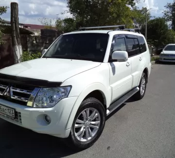 Купить Mitsubishi Pajero 3000 см3 АКПП (178 л.с.) Бензин инжектор в Новороссийск: цвет белый Внедорожник 2011 года по цене 1350000 рублей, объявление №2141 на сайте Авторынок23