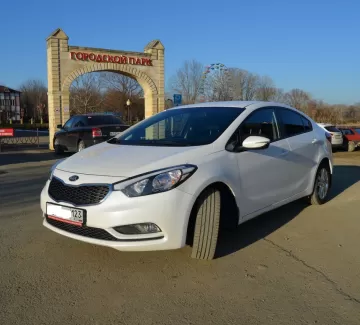 Купить KIA Cerato 1600 см3 АКПП (130 л.с.) Бензин инжектор в Краснодар: цвет белый Седан 2014 года по цене 800000 рублей, объявление №10906 на сайте Авторынок23