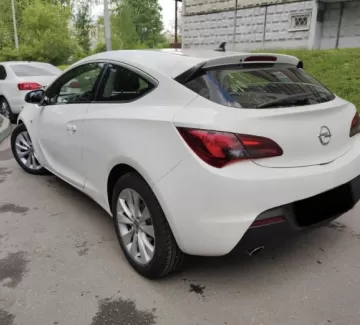 Купить Opel Astra GTC 2000 см3 АКПП (131 л.с.) Дизельный в Сочи: цвет Белый Купе 2012 года по цене 813000 рублей, объявление №19230 на сайте Авторынок23