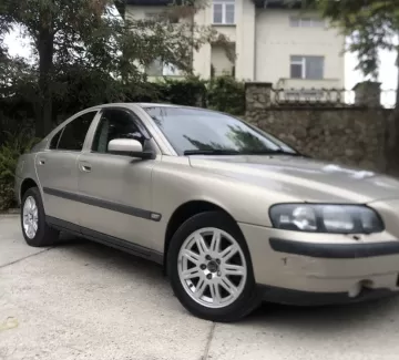 Купить Volvo S60 2400 см3 АКПП (170 л.с.) Бензин инжектор в Курчанская : цвет Золотой Седан 2002 года по цене 310000 рублей, объявление №22676 на сайте Авторынок23