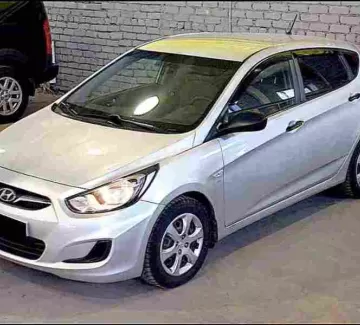 Купить Hyundai Solaris 1400 см3 МКПП (107 л.с.) Бензин инжектор в Анапа: цвет серебристый Хетчбэк 2012 года по цене 410000 рублей, объявление №14212 на сайте Авторынок23