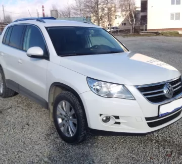 Купить Volkswagen Tiguan, 4WD 2000 см3 АКПП (170 л.с.) Бензин инжектор в Новороссийск: цвет белый Внедорожник 2010 года по цене 950000 рублей, объявление №3128 на сайте Авторынок23