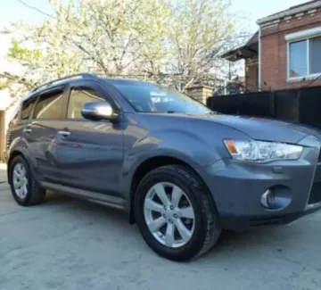 Купить Mitsubishi Outlander 4WD 2400 см3 CVT (170 л.с.) Бензин инжектор в Новороссийск: цвет серый металик Кроссовер 2011 года по цене 830000 рублей, объявление №13198 на сайте Авторынок23