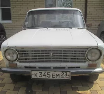 Купить ВАЗ (LADA) 21011 1300 см3 МКПП (69 л.с.) Бензин карбюратор в Краснодар: цвет белый Седан 1976 года по цене 17000 рублей, объявление №13168 на сайте Авторынок23