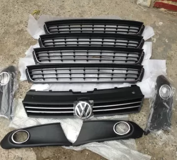 Решетка радиатора с эмблемой Volkswagen Polo верхняя и нижняя Краснодар Решетка радиатора с эмблемой Volkswagen Polo верхняя и нижняя Краснодар