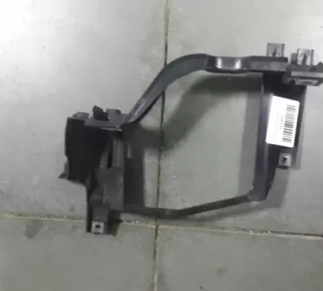 Кронштейн фары BMW 520 E60 Краснодар Кронштейн фары BMW 520 E60 Краснодар