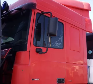 Кабина DAF 95 XF 2004 в разбор ст. Новотитаровская Кабина DAF 95 XF 2004 в разбор ст. Новотитаровская