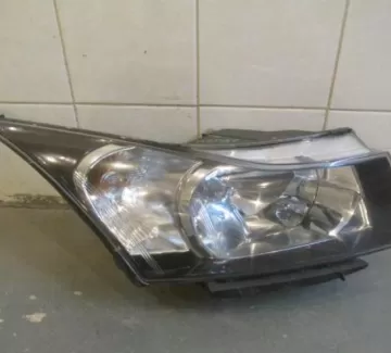 Фара правая б.у на Chevrolet Cruze 2009 г. с электро корректором Краснодар Фара правая б.у на Chevrolet Cruze 2009 г. с электро корректором Краснодар