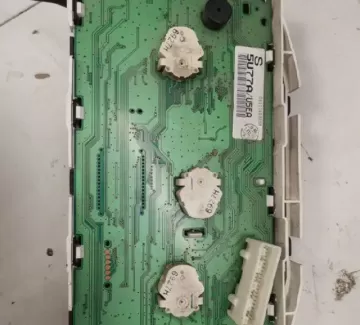 Консоль панели приборов Nissan Note 2006 Кропоткин Консоль панели приборов Nissan Note 2006 Кропоткин
