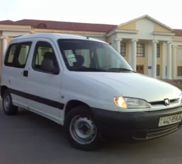 Лобовое стекло PEUGEOT PARTNER/CITROEN BERLINGO 1996-2008 Краснодар Лобовое стекло PEUGEOT PARTNER/CITROEN BERLINGO 1996-2008 Краснодар