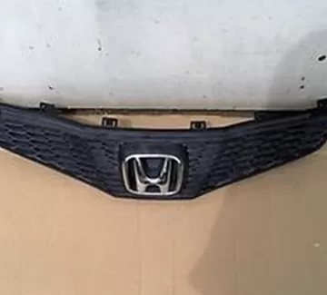 Решетка радиатора 71121SELT11 HONDA FIT ARIA 2004-2009 Краснодар